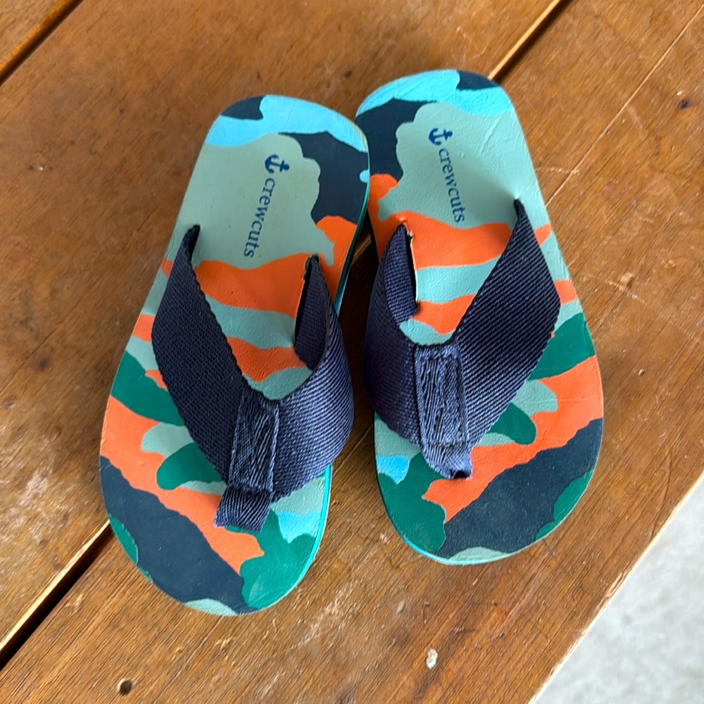 * SOLD * J. Crew Crewcuts camo flip flops